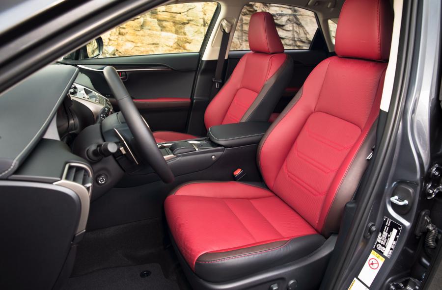Интерьер Lexus NX300h 2017 года  (NA) (фото 3 из 28)